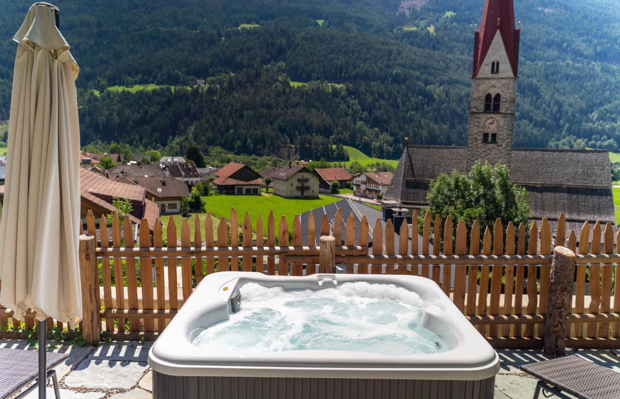 Apartments & Historic Chalet Neuhaus San Sigismondo Buitenkant foto